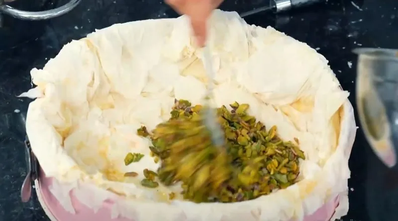 Zuhal Topal'a baklava çizkek damga vurdu! 14 Ekim Pazartesi Zuhal Topal'la Yemekteyiz Gülizar kimdir? İşte cheescake baklava tarifi...-3