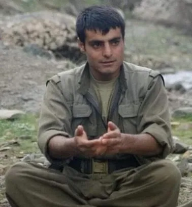 son-dakika-mitten-nokta-operasyon-sozde-cavres-tugayi-genel-sorumlusu-etkisiz-hale-getirildi-1665729759885.jpg SON DAKİKA: MİT'ten nokta operasyon! Sözde Çavreş Tugayı genel sorumlusu etkisiz hale getirildi-2