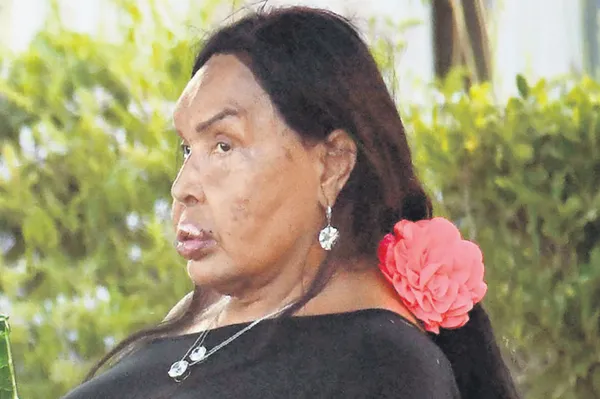 divanin-iki-yuzu-bulent-ersoyun-makyajsiz-hali-sosyal-medyaya-damga-vurdu-1627591405999.jpg Diva'nın iki yüzü! Bülent Ersoy'un makyajsız hali sosyal medyaya damga vurdu-1