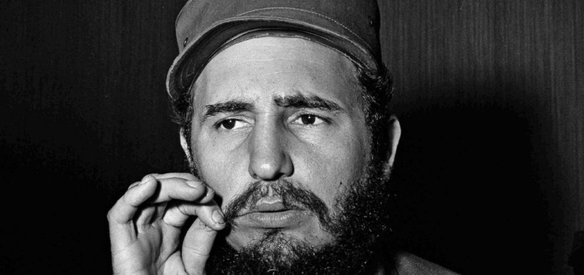Fidel Castro, Küba Komünist Partisi liderliğinden kaynaklanan yetkilerini devretti