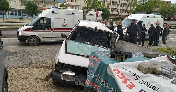 Sakarya'da feci kaza: 1 ölü, 3 yaralı