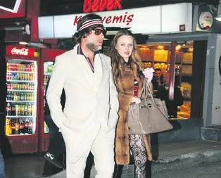 Parti kızı Naz Elmas