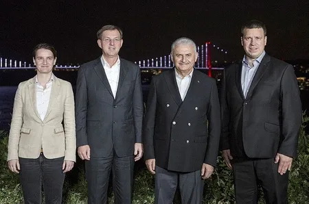 Başbakan Yıldırım, 3 ülkenin başbakanlarıyla bir araya geldi-2