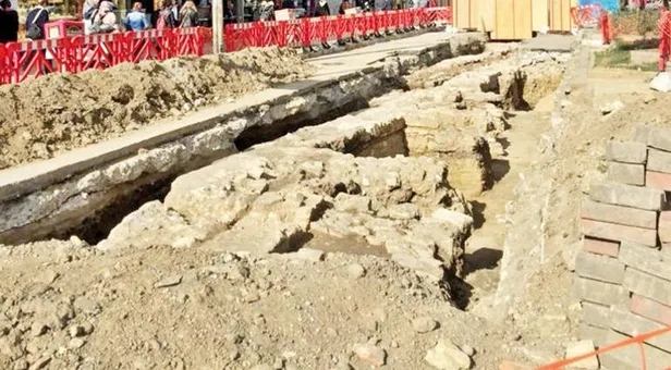 Üsküdar'da İSKİ kazısından Osmanlı dönemine ait kalıntılar çıktı-1