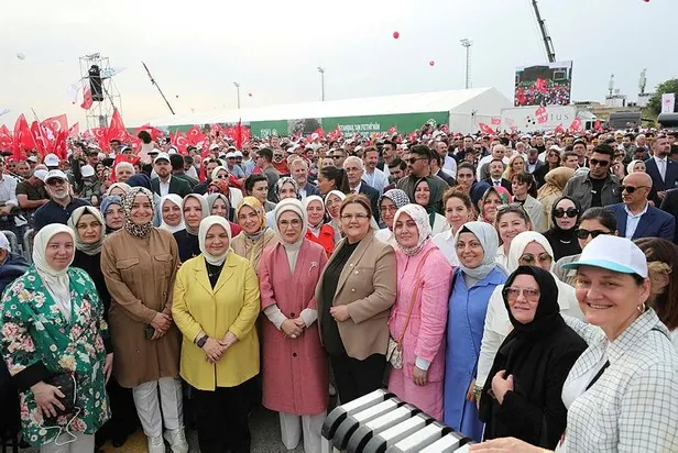 baskan-erdogan-istanbulun-fethinin-569-yili-kutlamalari-ve-millet-bahcesi-ilk-fidan-dikim-toreninden-aciklamal-1653859352987.jpeg Başkan Erdoğan İstanbul'un Fethi'nin 569. Yılı kutlamaları ve Millet Bahçesi ilk fidan dikim töreninden açıklamalarda bulundu-7