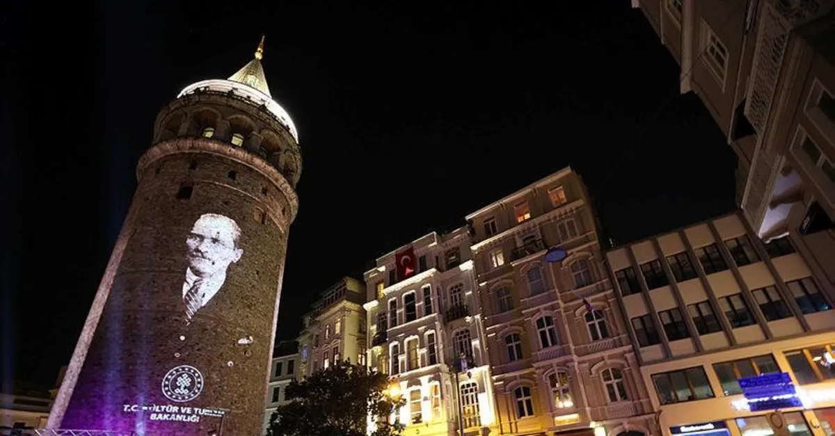 30 Ağustos Zafer Bayramı dolayısıyla Galata Kulesi’nde görsel şölen düzenlendi