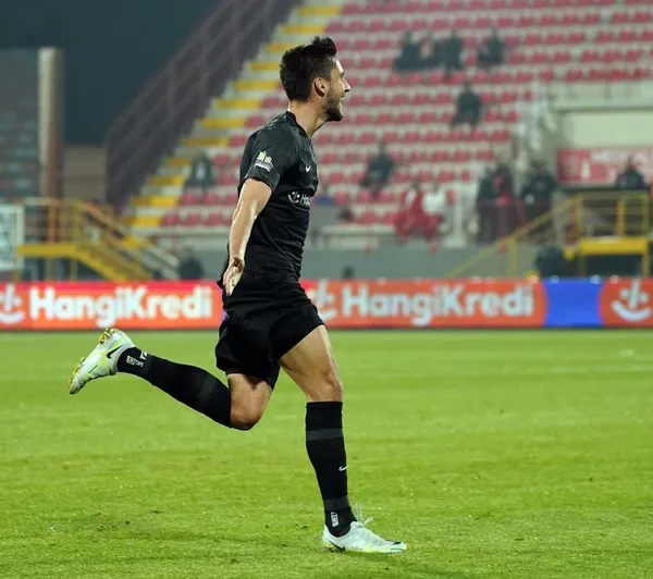 alanyasporu-evinde-yenen-umraniyespor-sezonun-ilk-galibiyetini-aldi-1667594521019.jpeg Alanyaspor'u evinde yenen Ümraniyespor sezonun ilk galibiyetini aldı-6