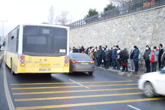 iettde-kara-delik-chpli-ibb-baskani-ekrem-imamoglu-istanbulu-hem-turkiyeye-hem-de-dunyaya-rezil-etti-dunyada-e-1705697400187.jpeg İETT'de kara delik | CHP'li İBB Başkanı Ekrem İmamoğlu, İstanbul'u hem Türkiye'ye hem de dünyaya rezil etti: Dünyada en çok otobüs bozulan şehir-6