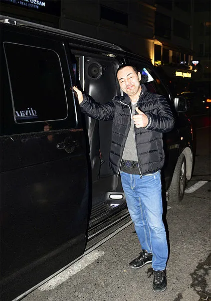 8-oda-4-banyo-4-salon-serdar-ortacin-calisanlarina-miras-birakacagi-luks-evine-bakin-saray-yavrusundan-hallice-1700135604467.jpg Serdar Ortaç’ın çalışanlarına miras bırakacağı lüks evine bakın: Saray yavrusundan hallice! 8 oda, 4 banyo, 4 salon! 2016’da 15 milyon TL'ydi...-6