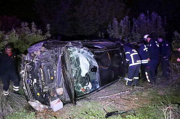Erzincan'da feci kaza! Şarampole uçan araçta can pazarı