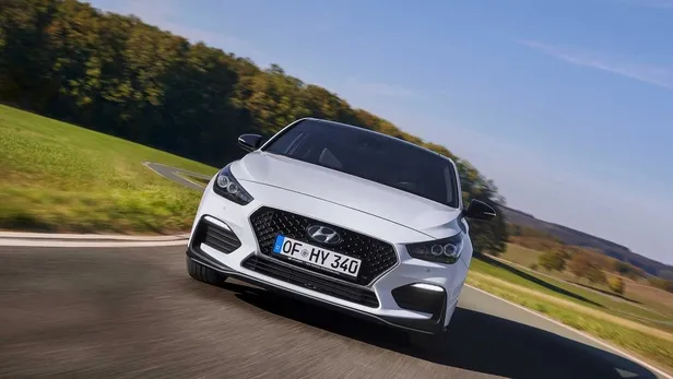 Hyundai i30 Fastback N Line, daha sportif görünümüyle geldi-6