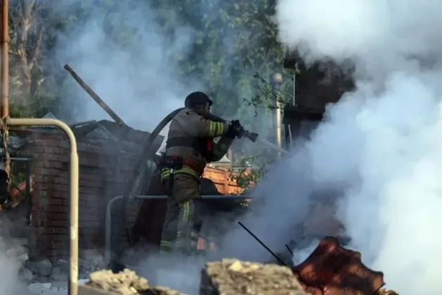 ukraynada-yeni-cephe-rusya-dokuz-koyu-ele-gecirdi-harkova-uc-ayri-yonden-saldiri-1715598692116.jpeg Ukrayna’da yeni cephe! Rusya dokuz köyü ele geçirdi: Harkov’a üç ayrı yönden saldırı-2