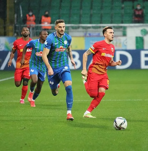 caykur-rizespor-kayserisporu-evinde-tek-golle-gecti-1-0-1638025436204.jpeg
