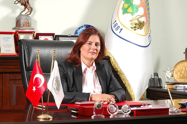 CHP'li Aydın Büyükşehir Belediye Başkanı Özlem Çerçioğlu'ndan tetikçi gazetecisine görülmemiş kıyak