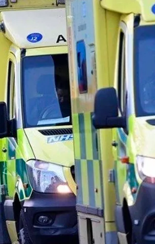 İngiltere'de sağlık sistemi alarm veriyor! Ambulans bekleme süreleri rekor kırdı: Son 12 yılın en yükseği