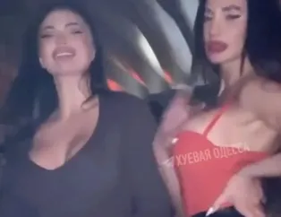 Ülke savaşta o alemde! Zelenski'nin basın sözcüsü Ivanna Platovska'nın yılbaşı görüntüleri ifşa oldu! Tepki yağıyor