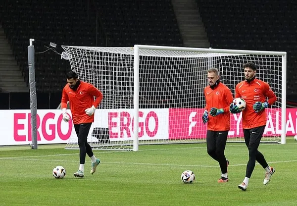 a-milli-takim-teknik-direktoru-vincenzo-montelladan-almanya-maci-oncesi-onemli-mesajlar-gururlandirmak-istiyor-1700259785078.jpeg A Milli Takım Teknik Direktörü Vincenzo Montella'dan Almanya maçı öncesi önemli mesajlar: Gururlandırmak istiyoruz-4