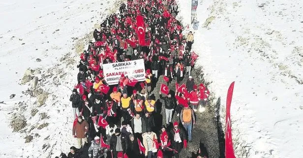 Türkiye Bu toprakta izin var temasıyla binlerce kişi yine Sarıkamış’ta şehitleri için yürüdü