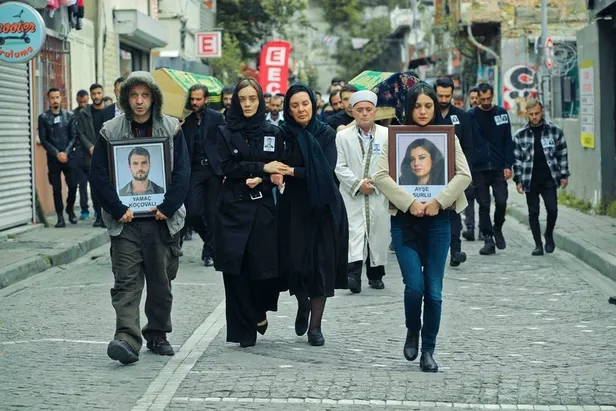 alayi-trajik-sonla-yuzlesti-show-tv-dizisinde-veda-canlari-calacak-sira-bakin-bu-kez-kimde-1623065963825.jpg Alayı trajik sonla yüzleşti! Show TV dizisinde veda çanları çalacak! Sıra bakın bu kez kimde...-6