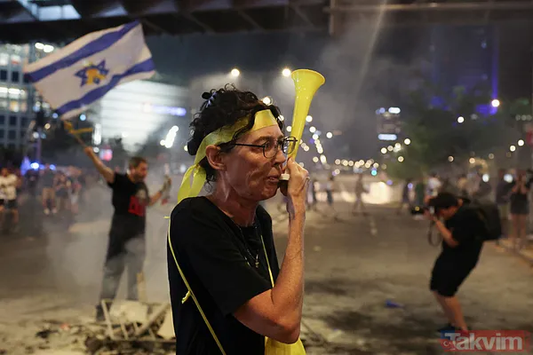 Netanyahu'ya tepkiler dinmiyor! On binlerce İsrailli sokaklara akın etti! Ana yollları trafiğe kapattılar - 31