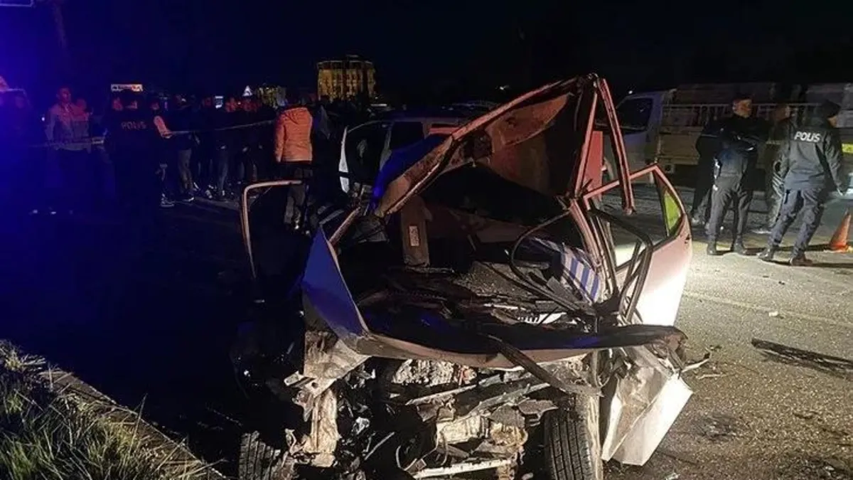 Antalya'da katliam gibi kaza! Kontrolden çıkıp karşı şeride geçti! Hurdaya dönen otomobilde kurtulan olmadı
