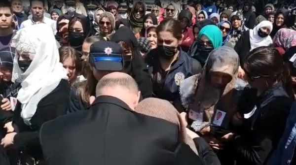 Şehit polis Zafer Mat Yozgat'ta son yolculuğa uğurlandı-3