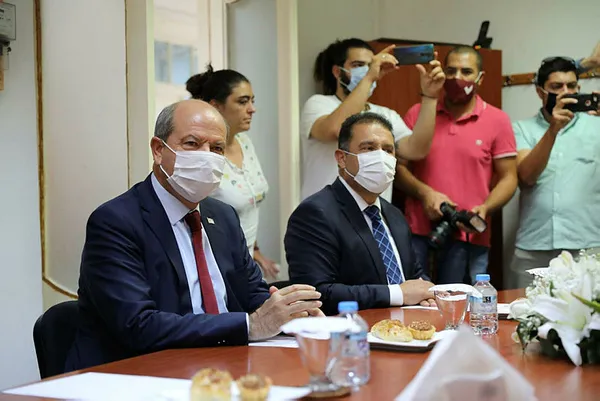 kktcde-cumhurbaskani-adayi-ersin-tatar-ilk-turda-3-en-fazla-oy-alan-tufan-erhurmani-ziyaret-etti-1602587905413.jpg KKTC'de cumhurbaşkanı adayı Ersin Tatar, ilk turda 3. en fazla oy alan Tufan Erhürman'ı ziyaret etti-3