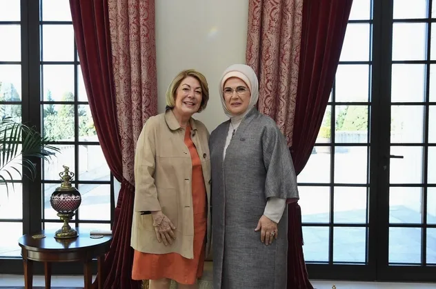 Emine Erdoğan, Sultan II. Abdülhamit Han'ın torunu Mediha Nami Osmanoğlu de Martinez Hernandez ile görüştü