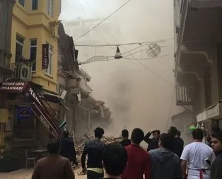 Taksim’de 5 katlı bina çöktü! Enkazda kalanlar var