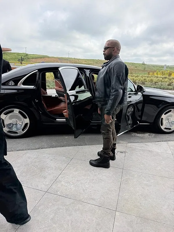 kanye-west-konser-icin-istanbula-geldi-1779993130500.jpeg Kanye West konser için İstanbul'a geldi-2