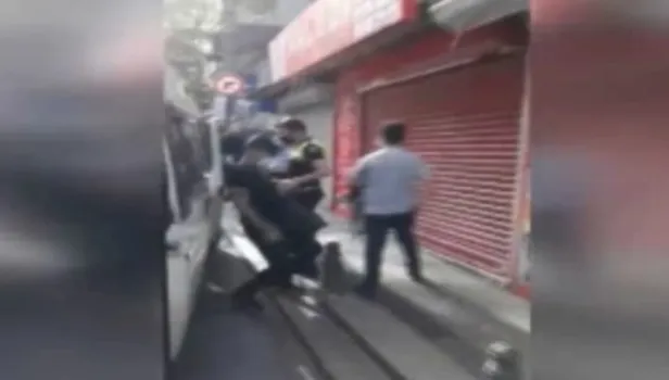 Minibüsün içinden otobüs dolusu kadar insan çıktı! Sosyal mesafe kuralı katlettiler