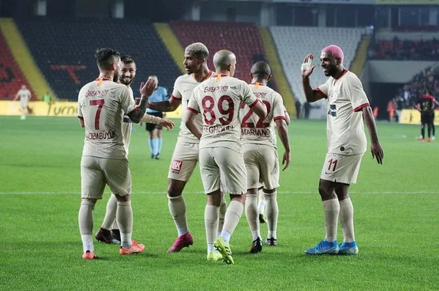 Aslan deplasmanda Antep'e kükredi! Gaziantep FK 0-2 Galatasaray (MAÇ SONUCU)