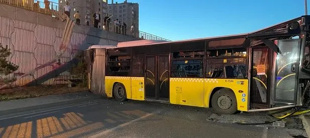 İETT otobüsü bağlantı yoluna düştü