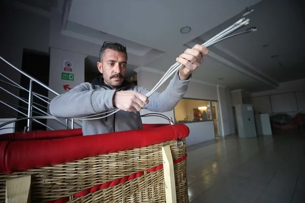 tanesi-100-bin-euro-kapadokyada-sicak-hava-balonu-yapan-firmalar-yuzde-100-yerli-kumas-icin-kollari-sivadi-1634896739425.jpg Tanesi 100 bin euro! Kapadokya'da sıcak hava balonu yapan firmalar yüzde 100 yerli kumaş için kolları sıvadı-3