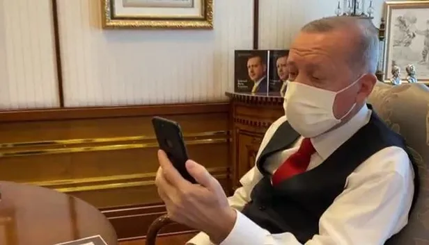 son-dakika-baskan-erdogan-viyanadaki-saldirida-avusturyalilari-kurtaran-recep-tayyip-gultekin-ve-mikail-ozen-ile-gorustu-1604417878760.jpg Son dakika: Başkan Erdoğan Viyana'daki saldırıda Avusturyalıları kurtaran Recep Tayyip Gültekin ve Mikail Özen ile görüştü-2