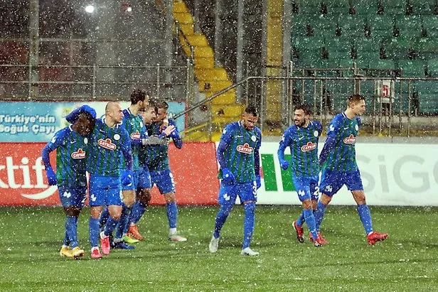 caykur-rizespor-3-0-gaziantep-mac-sonucu-1611156159423.jpeg Çaykur Rizespor 3-0 Gaziantep | MAÇ SONUCU-4