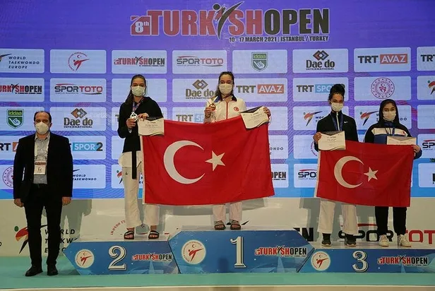 uluslararasi-turkiye-acik-tekvando-turnuvasinda-milli-sporculardan-5i-altin-24-madalya-1615744765858.jpeg Uluslararası Türkiye Açık Tekvando Turnuvası'nda milli sporculardan 5'i altın 24 madalya!-4