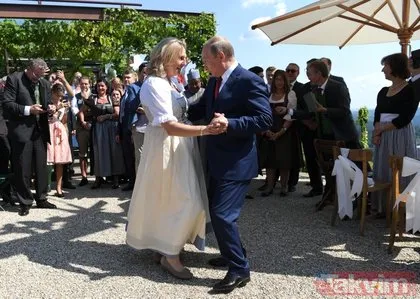 Putin, Avusturya Dışişleri Bakanı Kneissl ile dansı etti
