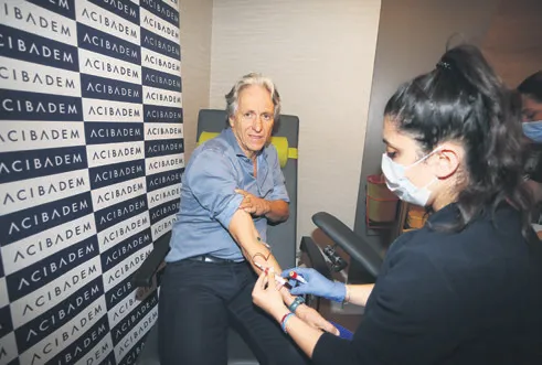 ailevi-nedenlerden-dolayi-trabzonspordaki-gorevinden-ayrilmak-isteyen-egemen-korkmazin-durumu-netlesiyor-1655244793914.jpg Ailevi nedenlerden dolayı Trabzonspor'daki görevinden ayrılmak isteyen Egemen Korkmaz'ın durumu netleşiyor-14