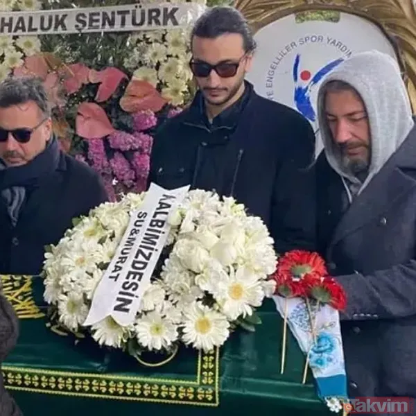 Tanyeli'yi Bir An Bile Yalnız Bırakmayan Oğlu Taylan'ın İse Cenazede Söylediği Sözler Yürek Burktu. Annesine Düşkünlüğüyle Bilinen Taylan, "İnşallah Annemin...