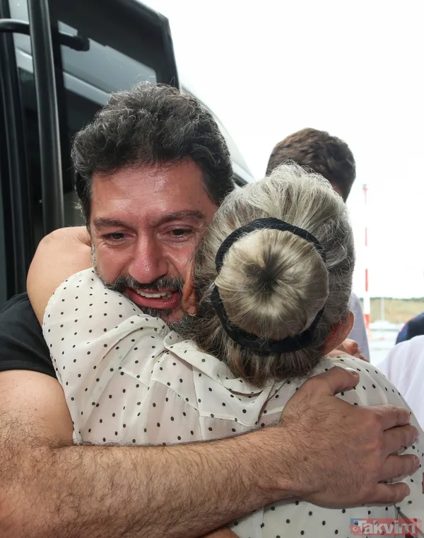 Aylar sonra Türkiye'ye dönen Hakan Atilla'nın karşılanmasında duygu dolu anlar yaşandı - 6