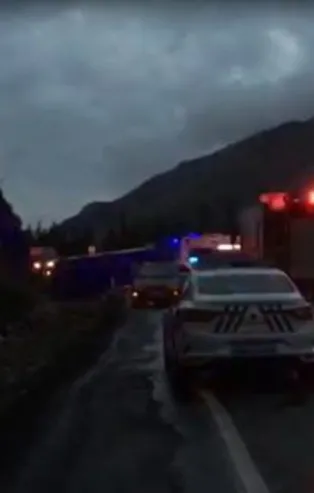 Antalya Akseki'de cezaevi aracı devrildi