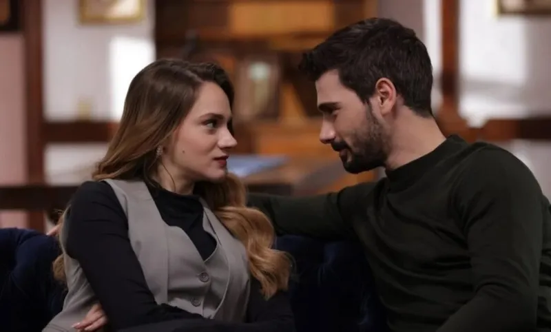 hudutsuz-sevda-dizisinde-arka-arkaya-ayrilik-1-ismin-suresi-doldu-yaka-paca-kadrodan-atacaklar-1711271032009.jpeg Hudutsuz Sevda dizisinde arka arkaya ayrılık; 1 ismin süresi doldu yaka paça kadrodan atacaklar!-6