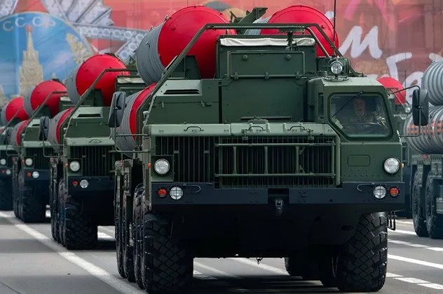 Putin yeni silahlarını açıkladı! S-500 yakında göreve başlayacak