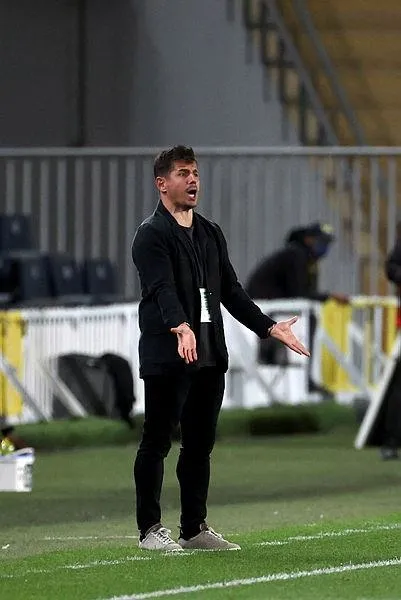 fenerbahce-teknik-direktoru-emre-belozoglundan-sampiyonluk-yorumu-inaniyorum-ki-sonu-da-iyi-olacak-1620076107067.jpeg Fenerbahçe Teknik Direktörü Emre Belözoğlu'ndan şampiyonluk yorumu: İnanıyorum ki sonu da iyi olacak-2