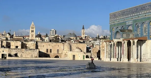 Katliamın gölgesinde 13. Cuma! Katil İsrail yine Mescid-i Aksa'ya girişleri engelliyor! Namaz kılanlara coplu biber gazlı müdahale!