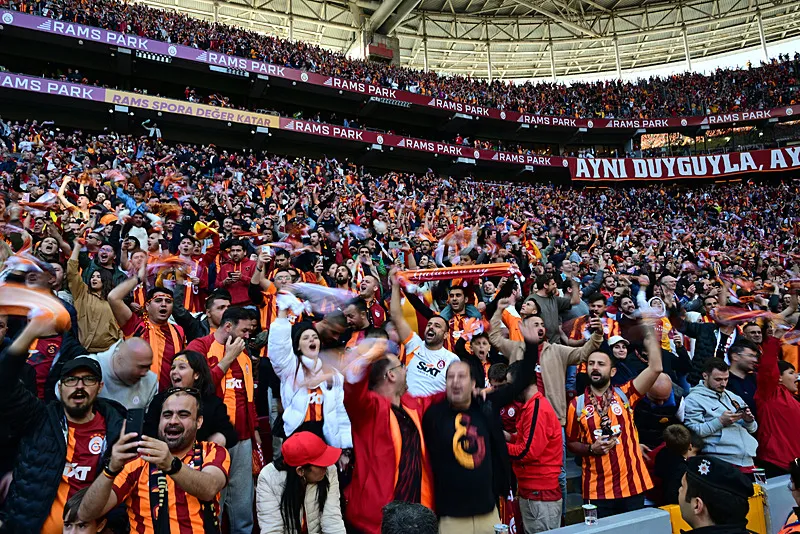 GALATASARAY TRANSFER HABERLERİ | Fatih Terim'den Okan Buruk'a şampiyonluk hediyesi! Yeni yıldız Yunan'dan - 1