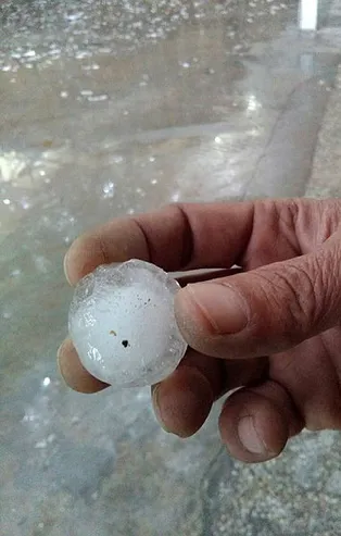 Ankara'da dolu yağışı hayatı felç etti