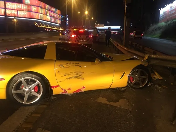 kadikoyde-milyon-liralik-araciyla-kaza-yapan-sahis-her-gun-her-an-haberlerdeyiz-1615410178469.jpg Kadıköy'de milyon liralık aracıyla kaza yapan şahıs: Her gün, her an haberlerdeyiz-2