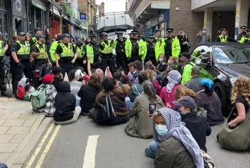 Filistin'i savunan öğrencilere polis prangası! Harvard'dan sonra şimdi de Oxford! İngiltere de karışıyor...